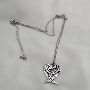 Silver Tone Angel Wing Pendant Necklace NWOT Heaven Angel Wings In Memoriam